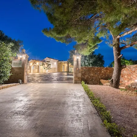 Arthina Villa *